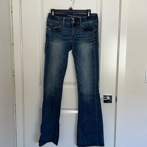 American Eagle Outfitters Flared Leg Size 6 Jeans